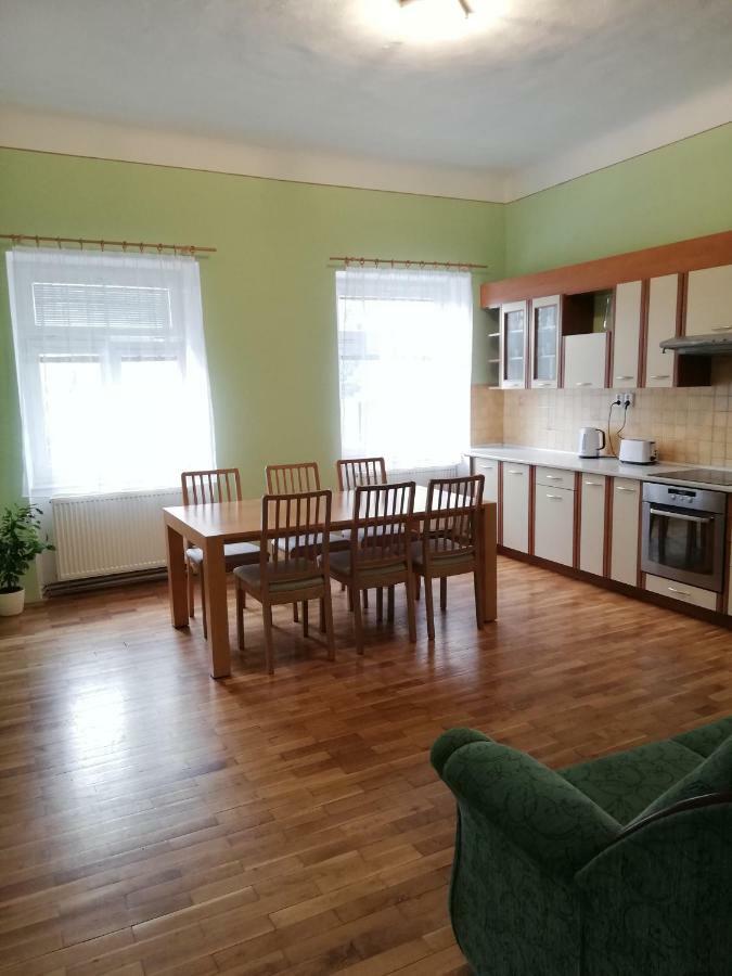 Apartmany Pod Divadlem Znojmo Exteriör bild