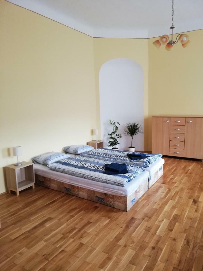Apartmany Pod Divadlem Znojmo Exteriör bild